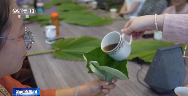 钱龙配资 碧筒杯、传统蒲扇……感受古人用荷消暑纳凉的智慧